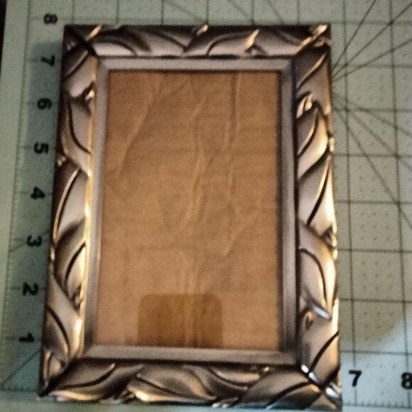 Decorative Silver Tone Picture Frame  Leaf Design Free Standing Desktop 3 x 5 - Picture 5 of 5
